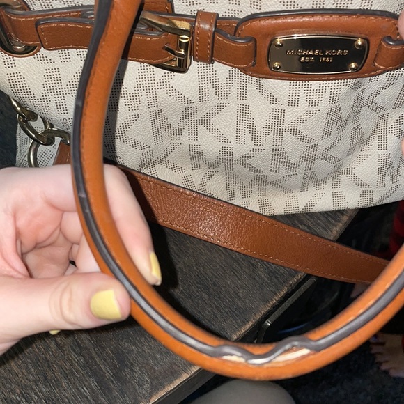 michael kors purse - Picture 8 of 8